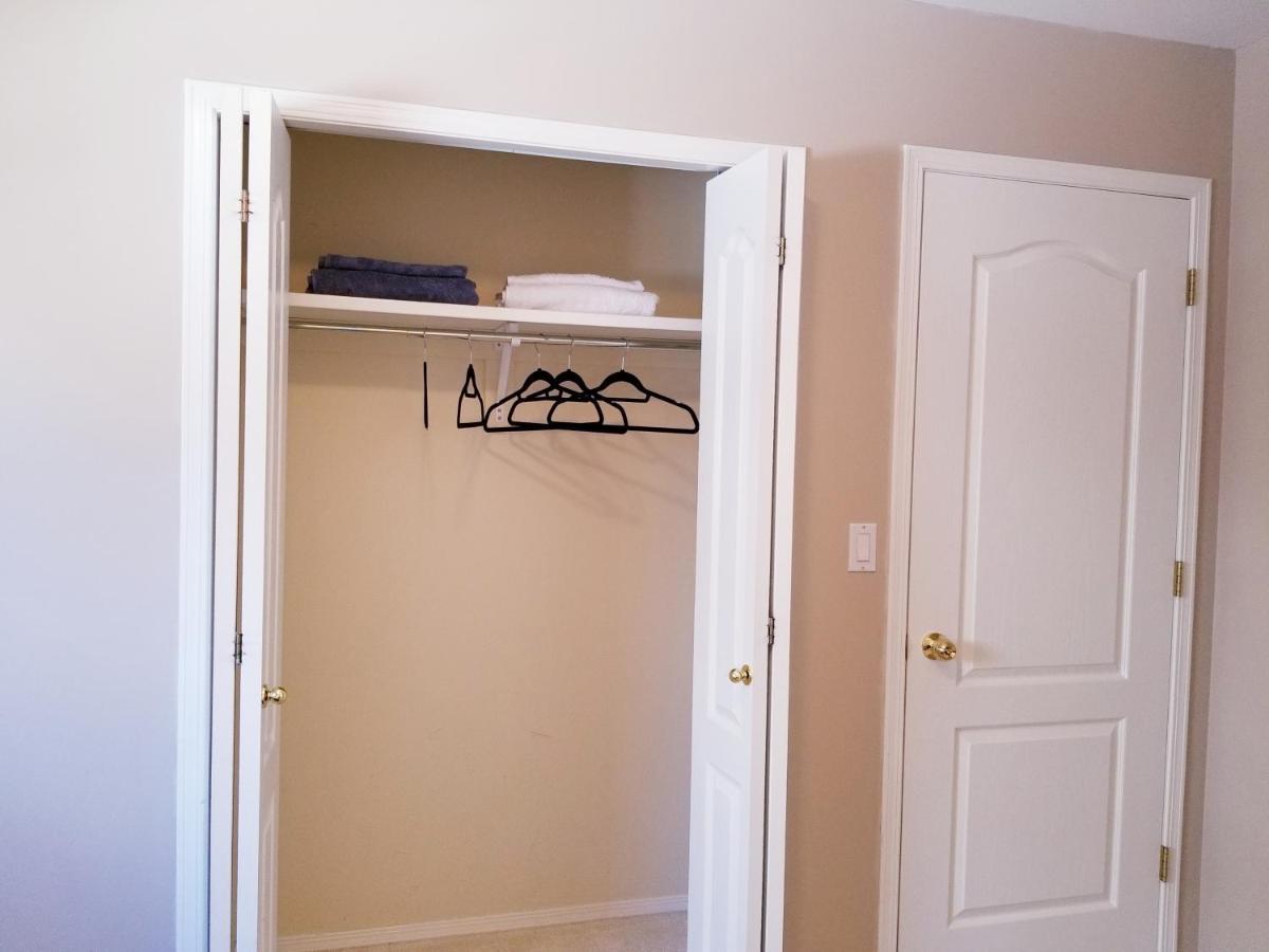 Saskatoon Lashyn Cove Homestay Екстер'єр фото