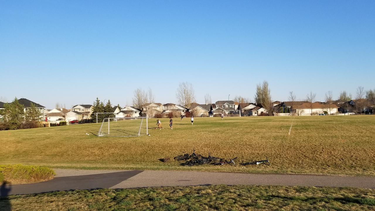 Saskatoon Lashyn Cove Homestay Екстер'єр фото