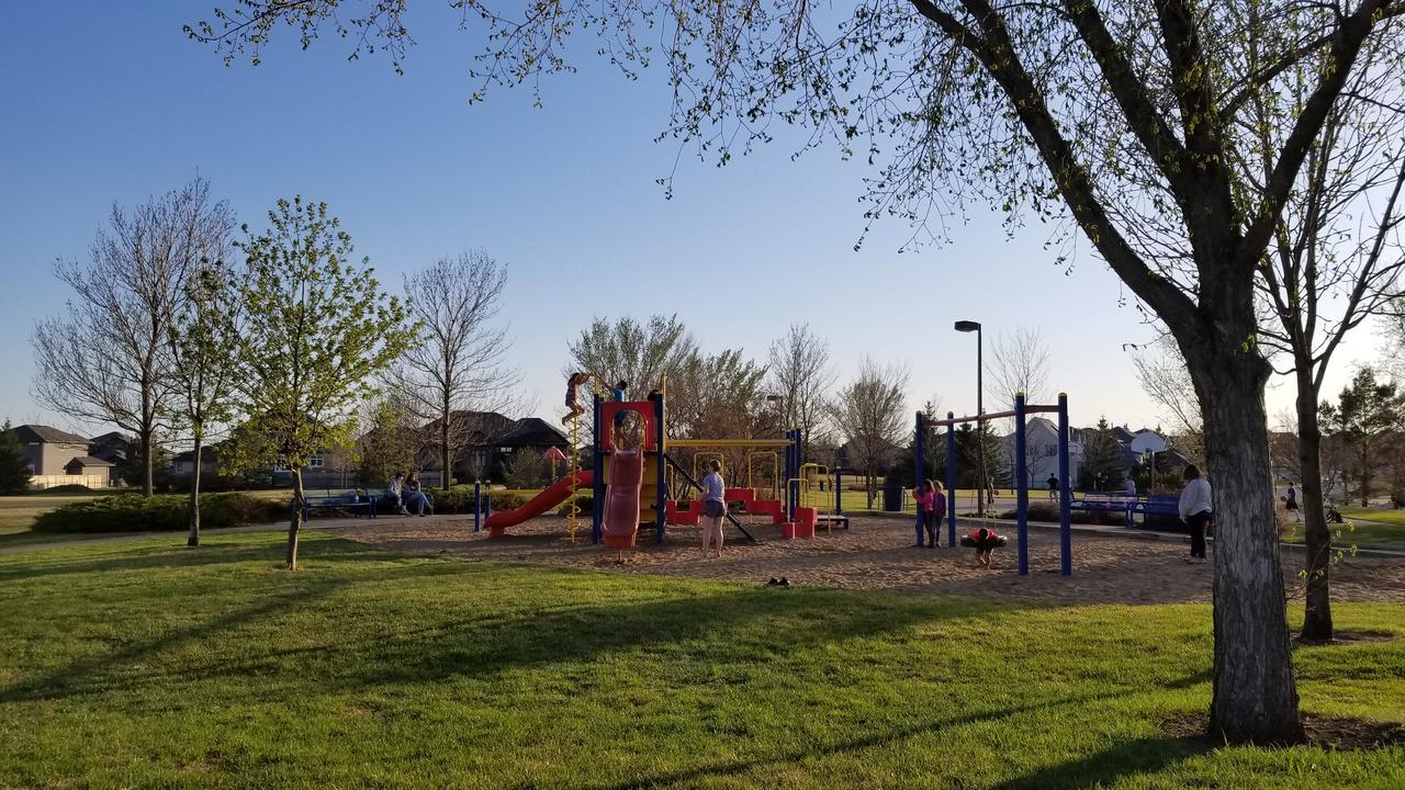 Saskatoon Lashyn Cove Homestay Екстер'єр фото