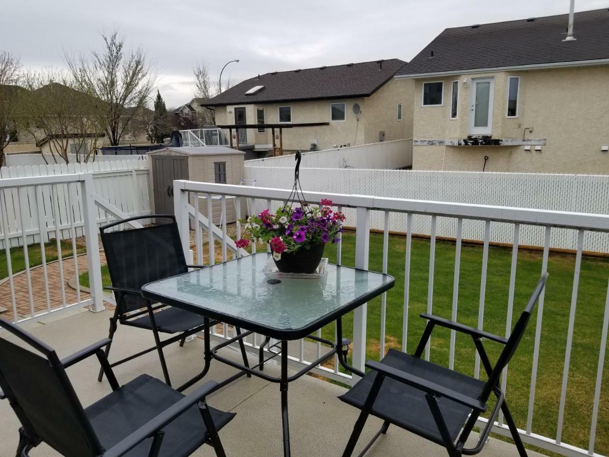 Saskatoon Lashyn Cove Homestay Екстер'єр фото