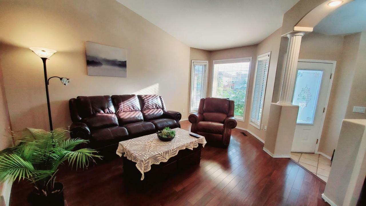 Saskatoon Lashyn Cove Homestay Екстер'єр фото